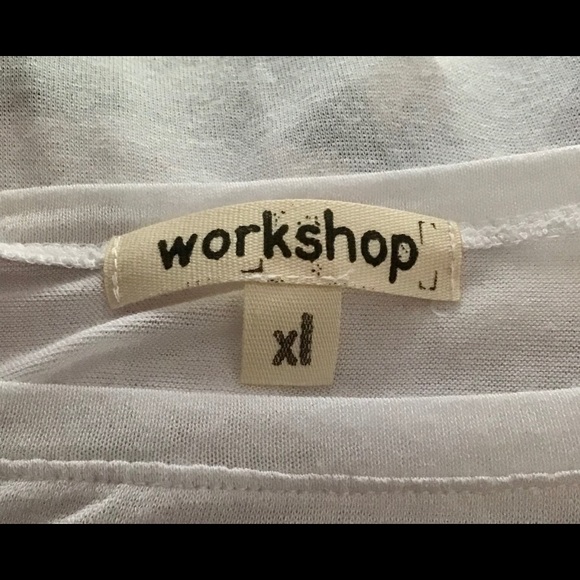 🥀Bats on a sheer white top with some pulls pics - Picture 6 of 12